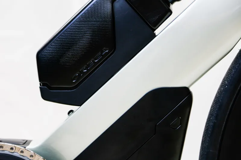 2022 Orbea Orca Aero M31eLTD PWR Men Carbon Road bike in Silvergreen-3